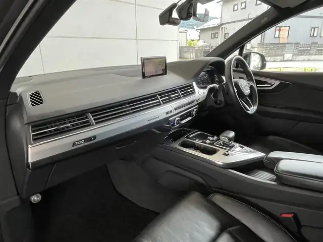 アウディ Ｑ７ 45TFSIクワトロアダプティブエアサスペンション 山形県 2020(令2)年 2.5万km グレー Sラインパッケージ/7シーターパッケージ/4ゾーンデラックスオートマチックエアコンディショナー/シートヒーター（フロント/リヤ/純正ナビ/360°カメラ/フルセグTV/アダプティブクルーズコントロール/ドライブレコーダー/ブラインドスポットモニター/レーンキープアシスト/レインセンサー/パドルシフト