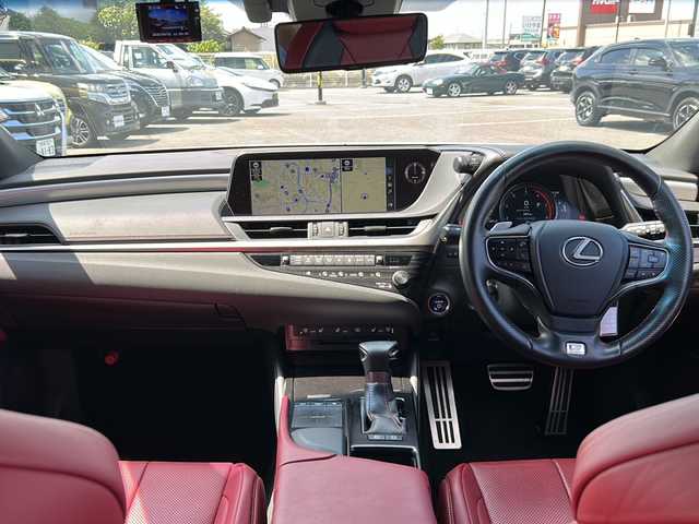 レクサス ＥＳ 300h Fスポーツ 岐阜県 2019(平31)年 6.8万km ホワイトノーヴァガラスフレーク 登録時走行距離68512km/TRDエアロ/サンルーフ/赤革シート/ディスプレイオーディオ/バックモニター/フルセグＴＶ/クルーズコントロール/純正フロアマット/純正アルミホイール/スマートキー/プッシュスタート/スペアキー/ステアリングヒーター/レザーシート/シートヒーター/エアシート/衝突被害軽減システム/LEDヘッドライト/オートライト/フォグランプ/オートマチックハイビーム/ＥＴＣ