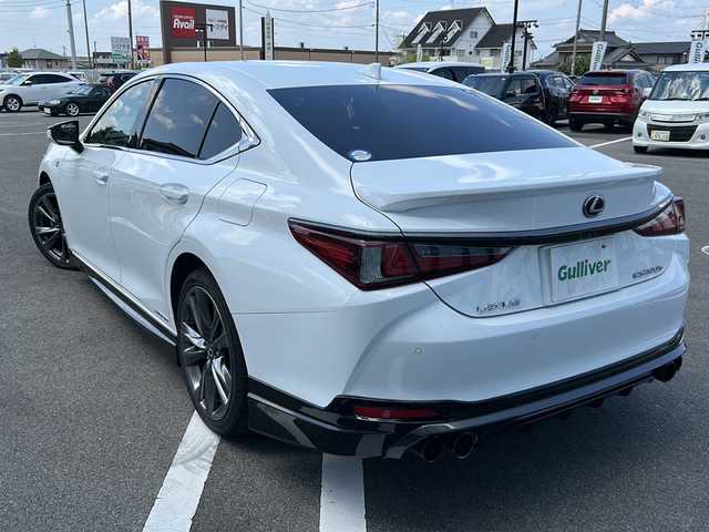 レクサス ＥＳ 300h Fスポーツ 岐阜県 2019(平31)年 6.8万km ホワイトノーヴァガラスフレーク 登録時走行距離68512km/TRDエアロ/サンルーフ/赤革シート/ディスプレイオーディオ/バックモニター/フルセグＴＶ/クルーズコントロール/純正フロアマット/純正アルミホイール/スマートキー/プッシュスタート/スペアキー/ステアリングヒーター/レザーシート/シートヒーター/エアシート/衝突被害軽減システム/LEDヘッドライト/オートライト/フォグランプ/オートマチックハイビーム/ＥＴＣ