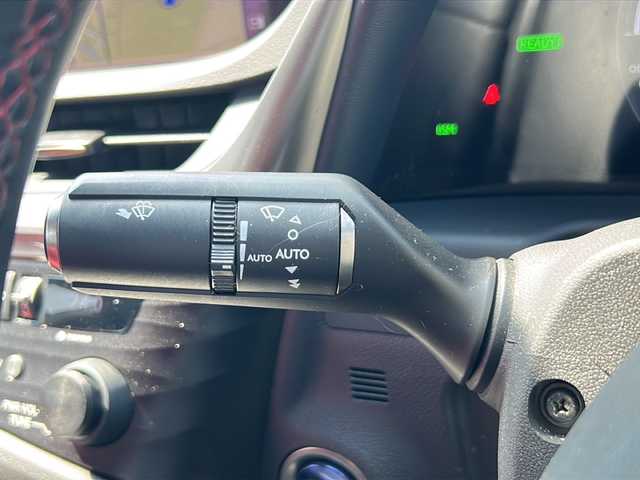 レクサス ＥＳ 300h Fスポーツ 岐阜県 2019(平31)年 6.8万km ホワイトノーヴァガラスフレーク 登録時走行距離68512km/TRDエアロ/サンルーフ/赤革シート/ディスプレイオーディオ/バックモニター/フルセグＴＶ/クルーズコントロール/純正フロアマット/純正アルミホイール/スマートキー/プッシュスタート/スペアキー/ステアリングヒーター/レザーシート/シートヒーター/エアシート/衝突被害軽減システム/LEDヘッドライト/オートライト/フォグランプ/オートマチックハイビーム/ＥＴＣ