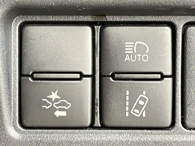 トヨタ エスクァイア Gi 千葉県 2019(平31)年 7.8万km ホワイトパールクリスタルシャイン Wサンルーフ/セーフティセンスC（衝突回避支援パッケージ）/・プリクラッシュセーフティシステム/・レーンディパーチャーアラート/・オートマチックハイビーム/・先行車発進告知機能/社外7インチナビ/・CD/DVD再生/・バックカメラ/・フルセグTV/両側パワースライドドア/合皮レザーシート/前後コーナーセンサー/LEDヘッドライト/社外ETC