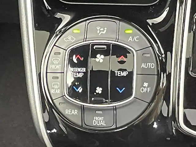 トヨタ エスクァイア Gi 千葉県 2019(平31)年 7.8万km ホワイトパールクリスタルシャイン Wサンルーフ/セーフティセンスC（衝突回避支援パッケージ）/・プリクラッシュセーフティシステム/・レーンディパーチャーアラート/・オートマチックハイビーム/・先行車発進告知機能/社外7インチナビ/・CD/DVD再生/・バックカメラ/・フルセグTV/両側パワースライドドア/合皮レザーシート/前後コーナーセンサー/LEDヘッドライト/社外ETC