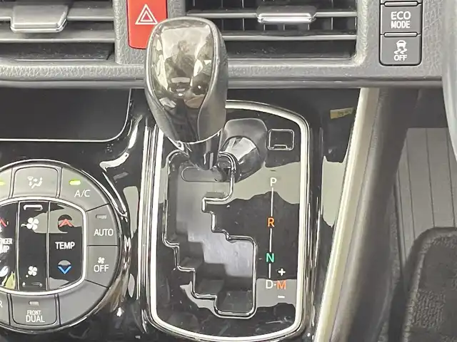 トヨタ エスクァイア Gi 千葉県 2019(平31)年 7.8万km ホワイトパールクリスタルシャイン Wサンルーフ/セーフティセンスC（衝突回避支援パッケージ）/・プリクラッシュセーフティシステム/・レーンディパーチャーアラート/・オートマチックハイビーム/・先行車発進告知機能/社外7インチナビ/・CD/DVD再生/・バックカメラ/・フルセグTV/両側パワースライドドア/合皮レザーシート/前後コーナーセンサー/LEDヘッドライト/社外ETC