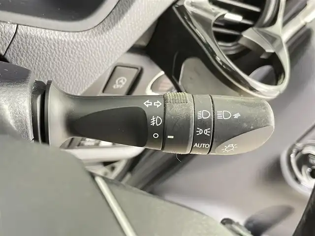トヨタ エスクァイア Gi 千葉県 2019(平31)年 7.8万km ホワイトパールクリスタルシャイン Wサンルーフ/セーフティセンスC（衝突回避支援パッケージ）/・プリクラッシュセーフティシステム/・レーンディパーチャーアラート/・オートマチックハイビーム/・先行車発進告知機能/社外7インチナビ/・CD/DVD再生/・バックカメラ/・フルセグTV/両側パワースライドドア/合皮レザーシート/前後コーナーセンサー/LEDヘッドライト/社外ETC