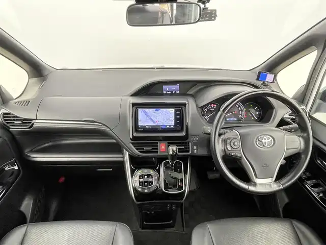 トヨタ エスクァイア Gi 千葉県 2019(平31)年 7.8万km ホワイトパールクリスタルシャイン Wサンルーフ/セーフティセンスC（衝突回避支援パッケージ）/・プリクラッシュセーフティシステム/・レーンディパーチャーアラート/・オートマチックハイビーム/・先行車発進告知機能/社外7インチナビ/・CD/DVD再生/・バックカメラ/・フルセグTV/両側パワースライドドア/合皮レザーシート/前後コーナーセンサー/LEDヘッドライト/社外ETC
