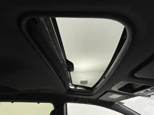 トヨタ エスクァイア Gi 千葉県 2019(平31)年 7.8万km ホワイトパールクリスタルシャイン Wサンルーフ/セーフティセンスC（衝突回避支援パッケージ）/・プリクラッシュセーフティシステム/・レーンディパーチャーアラート/・オートマチックハイビーム/・先行車発進告知機能/社外7インチナビ/・CD/DVD再生/・バックカメラ/・フルセグTV/両側パワースライドドア/合皮レザーシート/前後コーナーセンサー/LEDヘッドライト/社外ETC
