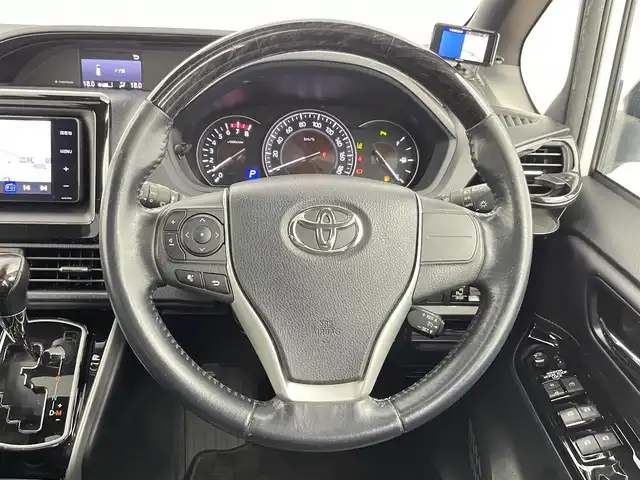 トヨタ エスクァイア Gi 千葉県 2019(平31)年 7.8万km ホワイトパールクリスタルシャイン Wサンルーフ/セーフティセンスC（衝突回避支援パッケージ）/・プリクラッシュセーフティシステム/・レーンディパーチャーアラート/・オートマチックハイビーム/・先行車発進告知機能/社外7インチナビ/・CD/DVD再生/・バックカメラ/・フルセグTV/両側パワースライドドア/合皮レザーシート/前後コーナーセンサー/LEDヘッドライト/社外ETC