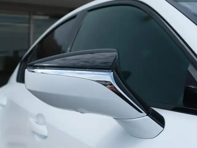 レクサス ＩＳ 500 Fスポーツパフォーマンス 千葉県 2024(令6)年 0.4万km ホワイトノーヴァガラスフレーク ワンオーナー/純正ナビ/パノラミックビューモニター/AM/FM/CD/DVD/Bluetooth/AUX/フルセグTV(TVキャンセラー付き)/サンルーフ/マークレビンソンプレミアムサウンド/純正19インチAW/専用オレンジキャリパー/デジタルインナーミラー/ブラインドスポットモニター(BSM)/ビルトインETC2.0/前後ドライブレコーダー/3眼LEDヘッドライト/ハーフレザーシート/・シートヒーター/ベンチレーション/ISOFIX対応シート/ステアリングヒーター/レーダークルーズコントロール/レーントレーシングアシスト/プリクラッシュセーフティー/オートマチックハイビーム/ロードサインアシスト/ドライバー異常時対応システム/先行者発進告知機能/パーキングサポートブレーキ/パドルシフト/取扱説明書/保証書/スペアキー