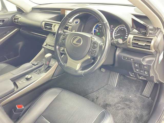 レクサス ＩＳ 300h バージョンL 道央・札幌 2015(平27)年 7.8万km ソニッククォーツ ・4WD/・純正ナビ（TV＆CD＆DVD＆BT）/・バックカメラ/・レクサスセーフティセンス/・クルーズコントロール/・ブラインドスポットモニター/・レザーシート/・シートヒーター/・エアシート/・ハンドルヒーター/・社外ドライブレコーダー/・ビルトインETC/・パワーシート/・LEDヘッドライト/・スマートキー