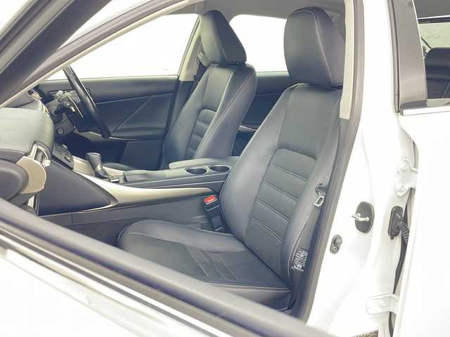 レクサス ＩＳ 300h バージョンL 道央・札幌 2015(平27)年 7.8万km ソニッククォーツ ・4WD/・純正ナビ（TV＆CD＆DVD＆BT）/・バックカメラ/・レクサスセーフティセンス/・クルーズコントロール/・ブラインドスポットモニター/・レザーシート/・シートヒーター/・エアシート/・ハンドルヒーター/・社外ドライブレコーダー/・ビルトインETC/・パワーシート/・LEDヘッドライト/・スマートキー