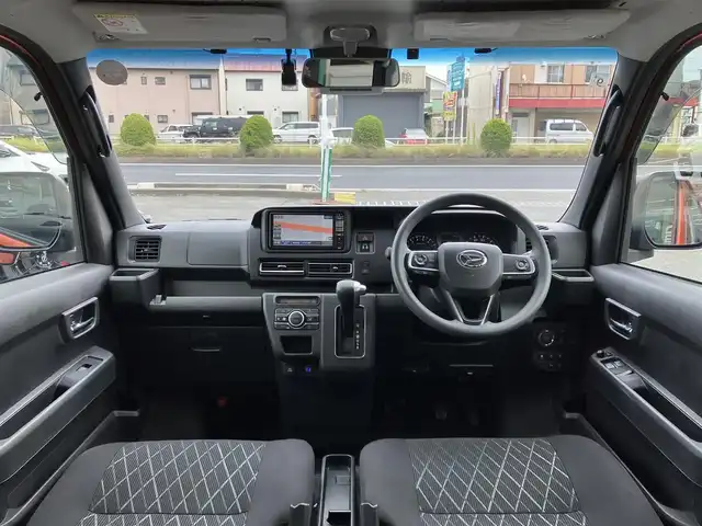 ダイハツ アトレー バン RS 三重県 2022(令4)年 1.2万km トニコオレンジメタリック ワンオーナー/♪ターボ　/♪４WD/♪登録時走行距離12084km/♪スマートアシスト/　・衝突警報機能(対車両・対歩行者)/　・衝突回避支援ブレーキ機能(対車両・対歩行者)/　・ブレーキ制御付後発進抑制機能(前方・後方)/　・車線逸脱警報機能/　・車線逸脱抑制制御機能/　・路側逸脱警報機能/　・ふらつき警報/　・先行車発進のお知らせ/　・アダプティブクルーズコントロール/　・レーンキープコントロール(LKC)/　・オートハイビーム(AHB)/　・アダプティブドライビングビーム(ADB)/♪純正ナビ/　・フルセグTV・Bluetooth/　・USB・DVD再生・CD録音/♪バックガイドカメラ/♪両側パワースライドドア/♪(2WD・４WD)切り替えスイッチ/♪コーナーセンサー/♪スマートキーx２/♪プッシュスタート/♪ルーフコンソール/♪LEDヘッドライト/♪LEDフォグライト/♪オートライト/♪ドライブレコーダー(ナビ連動)/♪ビルトインETC/♪ステアリングスイッチ/♪電動格納ミラー/♪ウィンカーミラー/♪フロアマット/♪アイドリングストップ/♪ドアバイザー/♪スペアタイヤ/♪横滑り防止機能
