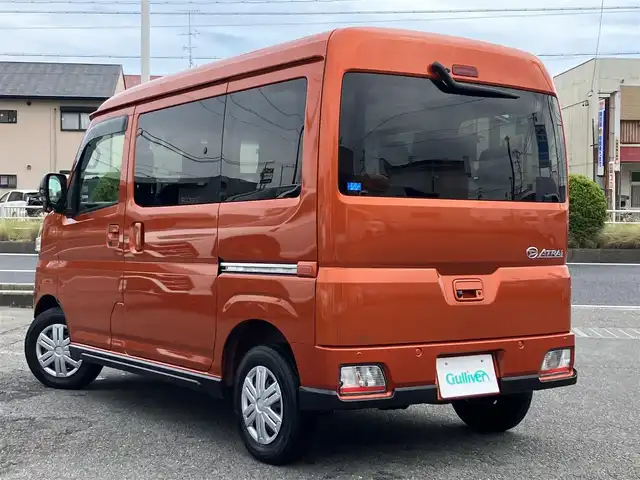 ダイハツ アトレー バン RS 三重県 2022(令4)年 1.2万km トニコオレンジメタリック ワンオーナー/♪ターボ　/♪４WD/♪登録時走行距離12084km/♪スマートアシスト/　・衝突警報機能(対車両・対歩行者)/　・衝突回避支援ブレーキ機能(対車両・対歩行者)/　・ブレーキ制御付後発進抑制機能(前方・後方)/　・車線逸脱警報機能/　・車線逸脱抑制制御機能/　・路側逸脱警報機能/　・ふらつき警報/　・先行車発進のお知らせ/　・アダプティブクルーズコントロール/　・レーンキープコントロール(LKC)/　・オートハイビーム(AHB)/　・アダプティブドライビングビーム(ADB)/♪純正ナビ/　・フルセグTV・Bluetooth/　・USB・DVD再生・CD録音/♪バックガイドカメラ/♪両側パワースライドドア/♪(2WD・４WD)切り替えスイッチ/♪コーナーセンサー/♪スマートキーx２/♪プッシュスタート/♪ルーフコンソール/♪LEDヘッドライト/♪LEDフォグライト/♪オートライト/♪ドライブレコーダー(ナビ連動)/♪ビルトインETC/♪ステアリングスイッチ/♪電動格納ミラー/♪ウィンカーミラー/♪フロアマット/♪アイドリングストップ/♪ドアバイザー/♪スペアタイヤ/♪横滑り防止機能