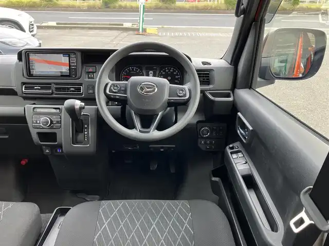 ダイハツ アトレー バン RS 三重県 2022(令4)年 1.2万km トニコオレンジメタリック ワンオーナー/♪ターボ　/♪４WD/♪登録時走行距離12084km/♪スマートアシスト/　・衝突警報機能(対車両・対歩行者)/　・衝突回避支援ブレーキ機能(対車両・対歩行者)/　・ブレーキ制御付後発進抑制機能(前方・後方)/　・車線逸脱警報機能/　・車線逸脱抑制制御機能/　・路側逸脱警報機能/　・ふらつき警報/　・先行車発進のお知らせ/　・アダプティブクルーズコントロール/　・レーンキープコントロール(LKC)/　・オートハイビーム(AHB)/　・アダプティブドライビングビーム(ADB)/♪純正ナビ/　・フルセグTV・Bluetooth/　・USB・DVD再生・CD録音/♪バックガイドカメラ/♪両側パワースライドドア/♪(2WD・４WD)切り替えスイッチ/♪コーナーセンサー/♪スマートキーx２/♪プッシュスタート/♪ルーフコンソール/♪LEDヘッドライト/♪LEDフォグライト/♪オートライト/♪ドライブレコーダー(ナビ連動)/♪ビルトインETC/♪ステアリングスイッチ/♪電動格納ミラー/♪ウィンカーミラー/♪フロアマット/♪アイドリングストップ/♪ドアバイザー/♪スペアタイヤ/♪横滑り防止機能