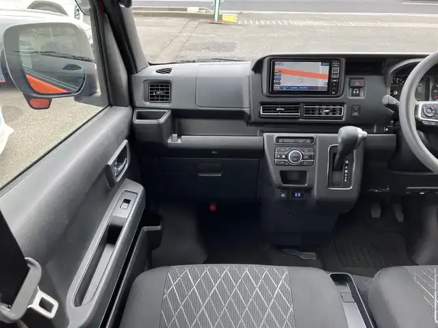 ダイハツ アトレー バン RS 三重県 2022(令4)年 1.2万km トニコオレンジメタリック ワンオーナー/♪ターボ　/♪４WD/♪登録時走行距離12084km/♪スマートアシスト/　・衝突警報機能(対車両・対歩行者)/　・衝突回避支援ブレーキ機能(対車両・対歩行者)/　・ブレーキ制御付後発進抑制機能(前方・後方)/　・車線逸脱警報機能/　・車線逸脱抑制制御機能/　・路側逸脱警報機能/　・ふらつき警報/　・先行車発進のお知らせ/　・アダプティブクルーズコントロール/　・レーンキープコントロール(LKC)/　・オートハイビーム(AHB)/　・アダプティブドライビングビーム(ADB)/♪純正ナビ/　・フルセグTV・Bluetooth/　・USB・DVD再生・CD録音/♪バックガイドカメラ/♪両側パワースライドドア/♪(2WD・４WD)切り替えスイッチ/♪コーナーセンサー/♪スマートキーx２/♪プッシュスタート/♪ルーフコンソール/♪LEDヘッドライト/♪LEDフォグライト/♪オートライト/♪ドライブレコーダー(ナビ連動)/♪ビルトインETC/♪ステアリングスイッチ/♪電動格納ミラー/♪ウィンカーミラー/♪フロアマット/♪アイドリングストップ/♪ドアバイザー/♪スペアタイヤ/♪横滑り防止機能