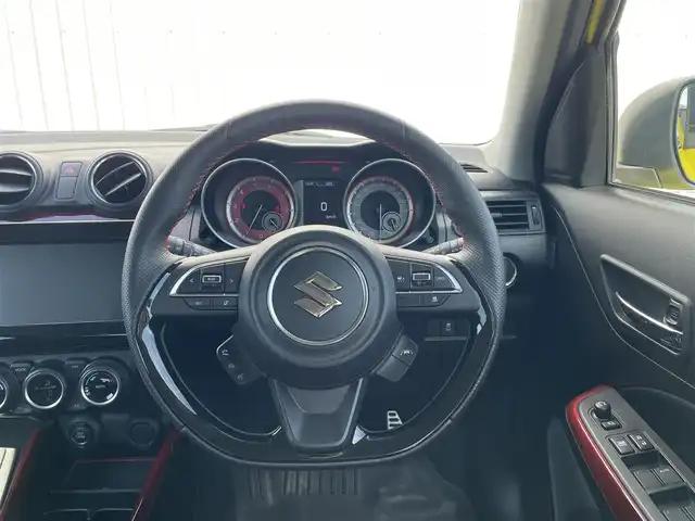 スズキ スイフト スポーツ 群馬県 2022(令4)年 1.5万km チャンピオンイエロー ワンオーナー/6F/スズキセーフティサポート/・デュアルセンサーブレーキサポート/・後退時ブレーキサポート/・誤発進抑制機能/・後方誤発進抑止機能/・車線逸脱警報機能/・車線逸脱抑制機能/・ふらつき警報機能/・標識認識機能/・アダプティブクルーズコントロール/・ブラインドスポットモニター/・リヤクロストラフィックアラート/・先行車発進お知らせ機能/LEDヘッドライト/オートライト/革巻きステアリング/ステアリングリモコン/運転席シートヒーター/電動格納ウィンカーミラー/ETC/フロアマット/取扱説明書/保証書/スペアキー