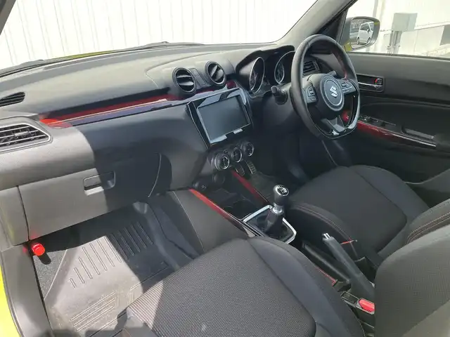 スズキ スイフト スポーツ 群馬県 2022(令4)年 1.5万km チャンピオンイエロー ワンオーナー/6F/スズキセーフティサポート/・デュアルセンサーブレーキサポート/・後退時ブレーキサポート/・誤発進抑制機能/・後方誤発進抑止機能/・車線逸脱警報機能/・車線逸脱抑制機能/・ふらつき警報機能/・標識認識機能/・アダプティブクルーズコントロール/・ブラインドスポットモニター/・リヤクロストラフィックアラート/・先行車発進お知らせ機能/LEDヘッドライト/オートライト/革巻きステアリング/ステアリングリモコン/運転席シートヒーター/電動格納ウィンカーミラー/ETC/フロアマット/取扱説明書/保証書/スペアキー