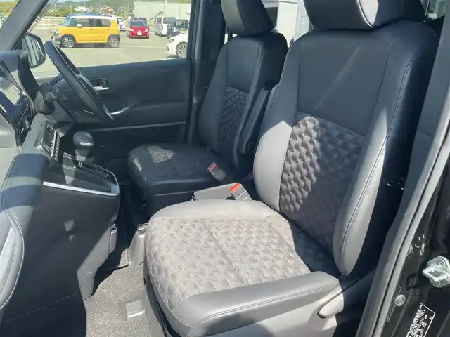 トヨタ ヴォクシー S－Z 愛媛県 2023(令5)年 1.8万km アティチュードブラックマイカ 純正10.5型ナビ/R14型後席天吊モニター/快適利便/両側電動スライドドア/左側ハンズフリースライド/トヨタセーフティセンス/レーダークルーズコントロール/ブラインドスポットモニター/電動リアゲート/クリアランスソナー/ETC2.0/バックカメラ/ステアリングヒーター/電動パーキングブレーキ/AutoHold/タイプC/HDMI入力端子/現状サマー(純正AW)(205/55/R17)/TOYOTIRES PROXES R60