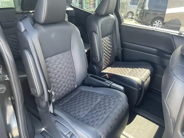 トヨタ ヴォクシー S－Z 愛媛県 2023(令5)年 1.8万km アティチュードブラックマイカ 純正10.5型ナビ/R14型後席天吊モニター/快適利便/両側電動スライドドア/左側ハンズフリースライド/トヨタセーフティセンス/レーダークルーズコントロール/ブラインドスポットモニター/電動リアゲート/クリアランスソナー/ETC2.0/バックカメラ/ステアリングヒーター/電動パーキングブレーキ/AutoHold/タイプC/HDMI入力端子/現状サマー(純正AW)(205/55/R17)/TOYOTIRES PROXES R60