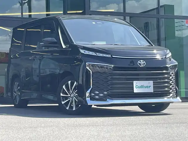 トヨタ ヴォクシー S－Z 愛媛県 2023(令5)年 1.8万km アティチュードブラックマイカ 純正10.5型ナビ/R14型後席天吊モニター/快適利便/両側電動スライドドア/左側ハンズフリースライド/トヨタセーフティセンス/レーダークルーズコントロール/ブラインドスポットモニター/電動リアゲート/クリアランスソナー/ETC2.0/バックカメラ/ステアリングヒーター/電動パーキングブレーキ/AutoHold/タイプC/HDMI入力端子/現状サマー(純正AW)(205/55/R17)/TOYOTIRES PROXES R60