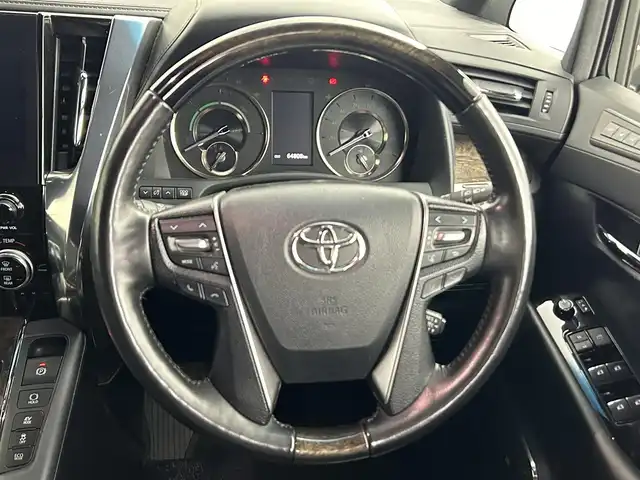 トヨタ アルファードハイブリット エグゼクティブ ラウンジ 道央・札幌 2020(令2)年 6.5万km ブラック ・ワンオーナー/・４WD/・寒冷地仕様/・メーカーOPナビ/　CD/DVD/SD/BT/フルセグ/・純正フリップダウンモニター/・JBLサウンドシステム/・パノラミックビューモニター/・デジタルインナーミラー/・ワイヤレス充電/・ビルトインETC2.0/・トヨタセーフティセンス/・プリクラッシュセーフティ/・レーダークルーズコントロール/・オートハイビーム/・レーントレーシングアシスト/・パーキングサポートブレーキ/・ブラインドスポットモニター/・リヤクロストラフィックアラート/・ロードサインアシスト/・nanoe/・フロントデアイサー/・レザーシート/・全席パワーシート/・全席シートヒーター/・全席シートベンチレーション/・両側パワースライドドア/・パワーバックドア/・ステアリングヒーター/・純正フロアマット/・ドアバイザー/・プッシュスタート/・スマートキー