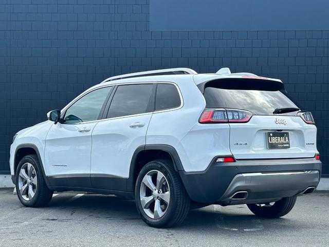 クライスラー・ジープ ジープ チェロキー 埼玉県 2019(平31)年 3.9万km ブライトホワイトクリアコート 黒革シート/ＳＲ/ＡＣＣ/純正メモリーナビ/バック／サイドカメラ/ＡｐｐｌｅＣａｒＰｌａｙ/ＢＳＭ/シートヒーター/シートベンチレーション/電動シート/電動リアゲート/純正１８インチアルミホイール/ＬＥＤ