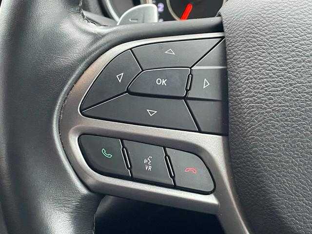 クライスラー・ジープ ジープ チェロキー 埼玉県 2019(平31)年 3.9万km ブライトホワイトクリアコート 黒革シート/ＳＲ/ＡＣＣ/純正メモリーナビ/バック／サイドカメラ/ＡｐｐｌｅＣａｒＰｌａｙ/ＢＳＭ/シートヒーター/シートベンチレーション/電動シート/電動リアゲート/純正１８インチアルミホイール/ＬＥＤ