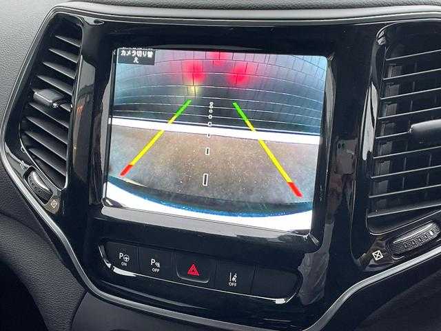 クライスラー・ジープ ジープ チェロキー 埼玉県 2019(平31)年 3.9万km ブライトホワイトクリアコート 黒革シート/ＳＲ/ＡＣＣ/純正メモリーナビ/バック／サイドカメラ/ＡｐｐｌｅＣａｒＰｌａｙ/ＢＳＭ/シートヒーター/シートベンチレーション/電動シート/電動リアゲート/純正１８インチアルミホイール/ＬＥＤ