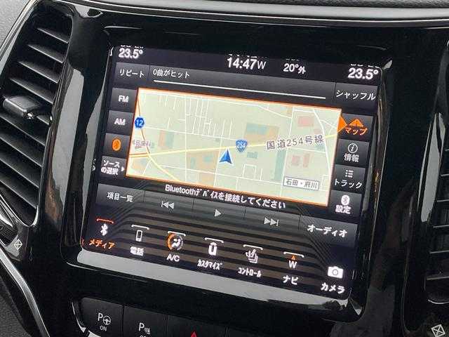 クライスラー・ジープ ジープ チェロキー 埼玉県 2019(平31)年 3.9万km ブライトホワイトクリアコート 黒革シート/ＳＲ/ＡＣＣ/純正メモリーナビ/バック／サイドカメラ/ＡｐｐｌｅＣａｒＰｌａｙ/ＢＳＭ/シートヒーター/シートベンチレーション/電動シート/電動リアゲート/純正１８インチアルミホイール/ＬＥＤ