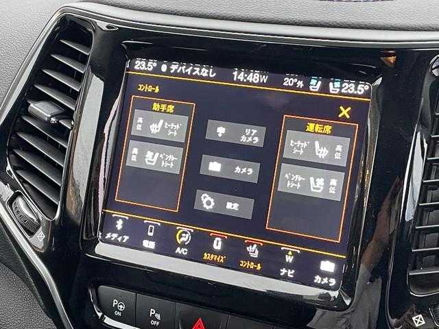 クライスラー・ジープ ジープ チェロキー 埼玉県 2019(平31)年 3.9万km ブライトホワイトクリアコート 黒革シート/ＳＲ/ＡＣＣ/純正メモリーナビ/バック／サイドカメラ/ＡｐｐｌｅＣａｒＰｌａｙ/ＢＳＭ/シートヒーター/シートベンチレーション/電動シート/電動リアゲート/純正１８インチアルミホイール/ＬＥＤ