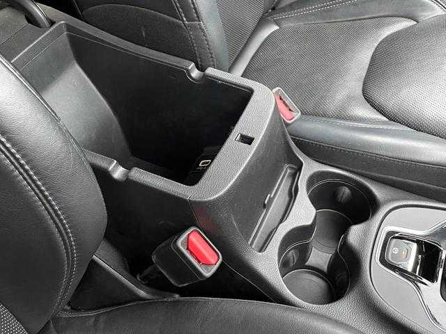 クライスラー・ジープ ジープ チェロキー 埼玉県 2019(平31)年 3.9万km ブライトホワイトクリアコート 黒革シート/ＳＲ/ＡＣＣ/純正メモリーナビ/バック／サイドカメラ/ＡｐｐｌｅＣａｒＰｌａｙ/ＢＳＭ/シートヒーター/シートベンチレーション/電動シート/電動リアゲート/純正１８インチアルミホイール/ＬＥＤ