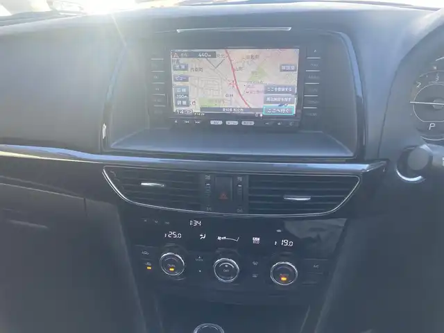マツダ アテンザ ワゴン XD 愛知県 2013(平25)年 11.6万km スノーフレイクホワイトパールマイカ スマートシティブレーキサポート/ブラインドスポットモニタリング/車線逸脱警報機能/純正ナビTV/DVDビデオ＆CD/地デジ フルセグ/Bluetoothオーディオ/レーダークルーズコントロール/バックカメラ/ステアリングスイッチ/インテリジェントキー2ケ/プッシュスタート/キセノンヘッドライト/オートライト/スマートインETC/アルミ付きスタッドレスタイヤ積込み/保証書取説有り