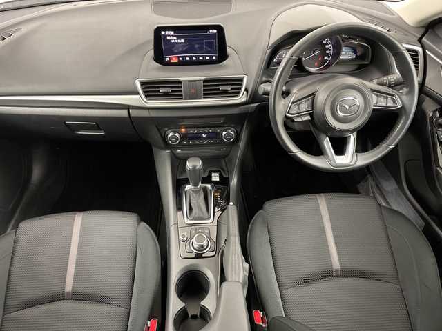 マツダ アクセラ スポーツ 15S 道央・札幌 2017(平29)年 2.6万km ジェットブラックマイカ ・４ＷＤ　/・純正ＳＤナビ/・CD/DVD/USB/AUX/フルセグTV/BT接続）/・スマートシティブレーキサポート　/・ブラインドスポットモニター　/・ステアリングスイッチ　/・クルーズコントロール　/・ＭＴモード付ＡＴ　/・純正エンジンスターター　/・バックカメラ/・横滑り防止装置/・プッシュスタート/・スマートキー/・ドアバイザー/・純正フロアマット/・電動格納ミラー/・ウィンカーミラー/・積込冬タイヤ社外AWセット