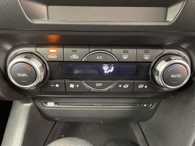 マツダ アクセラ スポーツ 15S 道央・札幌 2017(平29)年 2.6万km ジェットブラックマイカ ・４ＷＤ　/・純正ＳＤナビ/・CD/DVD/USB/AUX/フルセグTV/BT接続）/・スマートシティブレーキサポート　/・ブラインドスポットモニター　/・ステアリングスイッチ　/・クルーズコントロール　/・ＭＴモード付ＡＴ　/・純正エンジンスターター　/・バックカメラ/・横滑り防止装置/・プッシュスタート/・スマートキー/・ドアバイザー/・純正フロアマット/・電動格納ミラー/・ウィンカーミラー/・積込冬タイヤ社外AWセット