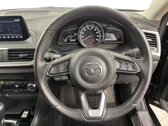 マツダ アクセラ スポーツ 15S 道央・札幌 2017(平29)年 2.6万km ジェットブラックマイカ ・４ＷＤ　/・純正ＳＤナビ/・CD/DVD/USB/AUX/フルセグTV/BT接続）/・スマートシティブレーキサポート　/・ブラインドスポットモニター　/・ステアリングスイッチ　/・クルーズコントロール　/・ＭＴモード付ＡＴ　/・純正エンジンスターター　/・バックカメラ/・横滑り防止装置/・プッシュスタート/・スマートキー/・ドアバイザー/・純正フロアマット/・電動格納ミラー/・ウィンカーミラー/・積込冬タイヤ社外AWセット