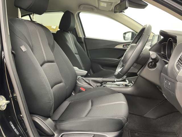 マツダ アクセラ スポーツ 15S 道央・札幌 2017(平29)年 2.6万km ジェットブラックマイカ ・４ＷＤ　/・純正ＳＤナビ/・CD/DVD/USB/AUX/フルセグTV/BT接続）/・スマートシティブレーキサポート　/・ブラインドスポットモニター　/・ステアリングスイッチ　/・クルーズコントロール　/・ＭＴモード付ＡＴ　/・純正エンジンスターター　/・バックカメラ/・横滑り防止装置/・プッシュスタート/・スマートキー/・ドアバイザー/・純正フロアマット/・電動格納ミラー/・ウィンカーミラー/・積込冬タイヤ社外AWセット