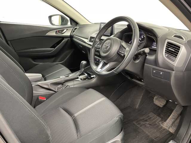 マツダ アクセラ スポーツ 15S 道央・札幌 2017(平29)年 2.6万km ジェットブラックマイカ ・４ＷＤ　/・純正ＳＤナビ/・CD/DVD/USB/AUX/フルセグTV/BT接続）/・スマートシティブレーキサポート　/・ブラインドスポットモニター　/・ステアリングスイッチ　/・クルーズコントロール　/・ＭＴモード付ＡＴ　/・純正エンジンスターター　/・バックカメラ/・横滑り防止装置/・プッシュスタート/・スマートキー/・ドアバイザー/・純正フロアマット/・電動格納ミラー/・ウィンカーミラー/・積込冬タイヤ社外AWセット