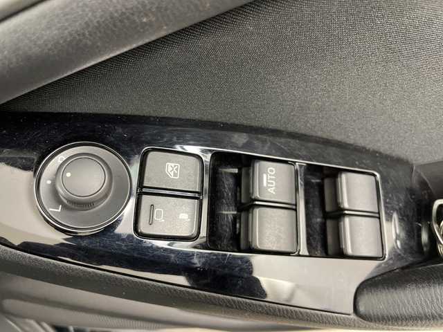 マツダ アクセラ スポーツ 15S 道央・札幌 2017(平29)年 2.6万km ジェットブラックマイカ ・４ＷＤ　/・純正ＳＤナビ/・CD/DVD/USB/AUX/フルセグTV/BT接続）/・スマートシティブレーキサポート　/・ブラインドスポットモニター　/・ステアリングスイッチ　/・クルーズコントロール　/・ＭＴモード付ＡＴ　/・純正エンジンスターター　/・バックカメラ/・横滑り防止装置/・プッシュスタート/・スマートキー/・ドアバイザー/・純正フロアマット/・電動格納ミラー/・ウィンカーミラー/・積込冬タイヤ社外AWセット