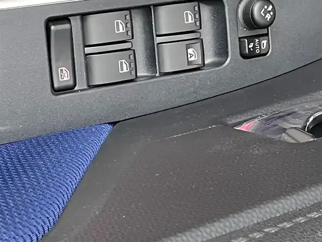 トヨタ ルーミー カスタムG 群馬県 2019(令1)年 3.5万km ブラックマイカ/マゼンダベリーメタリック 禁煙車　純正７インチナビ　トヨタセーフティセンスクルーズコントロール　ドライブレコーダー　Ｂカメラ　両側パワースライドドア　アイドリングストップ　ＬＥＤヘッドライト　ビルトインＥＴＣ　プッシュスタート