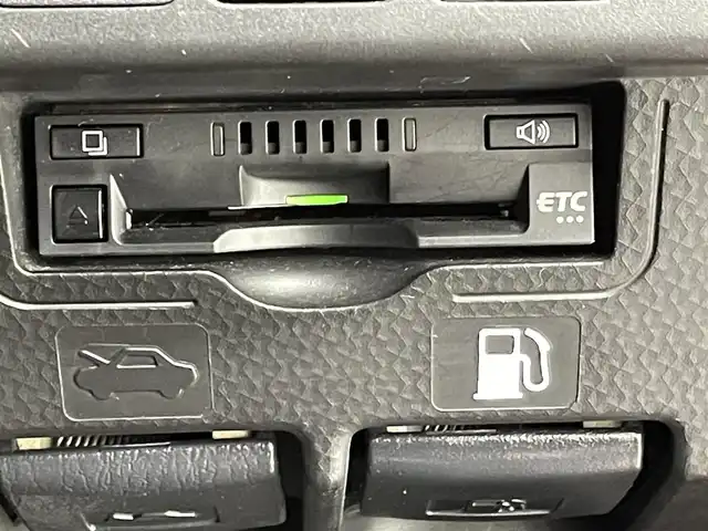 トヨタ ルーミー カスタムG 群馬県 2019(令1)年 3.5万km ブラックマイカ/マゼンダベリーメタリック 禁煙車　純正７インチナビ　トヨタセーフティセンスクルーズコントロール　ドライブレコーダー　Ｂカメラ　両側パワースライドドア　アイドリングストップ　ＬＥＤヘッドライト　ビルトインＥＴＣ　プッシュスタート