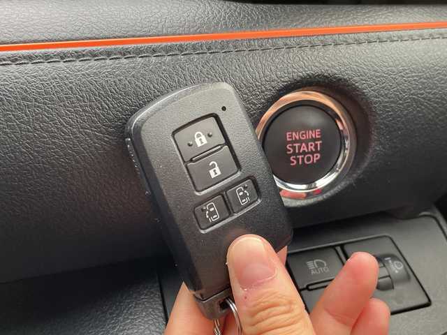 トヨタ シエンタ G 沖縄県 2020(令2)年 3.2万km センシュアルレッドマイカ 純正ナビ・TV・Bluetooth・CD・DVD/全方位カメラ/両側パワースライドドア/オートマチックハイビーム/ステアリングスイッチ/電動格納ミラー/ウィンカーミラー/革巻きステアリング/スマートキー/トヨタセーフティセンス/ETC/ドライブレコーダー