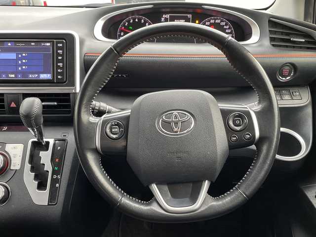 トヨタ シエンタ G 沖縄県 2020(令2)年 3.2万km センシュアルレッドマイカ 純正ナビ・TV・Bluetooth・CD・DVD/全方位カメラ/両側パワースライドドア/オートマチックハイビーム/ステアリングスイッチ/電動格納ミラー/ウィンカーミラー/革巻きステアリング/スマートキー/トヨタセーフティセンス/ETC/ドライブレコーダー