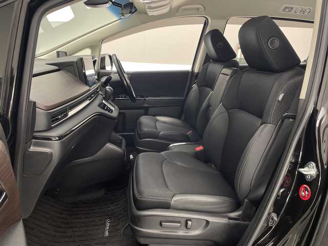 ホンダ オデッセイ ハイブリッド e:HEVアブソルート EX 宮崎県 2021(令3)年 4.4万km プレミアムスパークルブラックパール Honda SENSING/〇衝突軽減ブレーキ/〇誤発進抑制機能(前方・後方)/〇近距離衝突軽減ブレーキ/〇急アクセル抑制機能/〇路外逸脱抑制機能/〇歩行者事故低減ステアリング/〇車線維持支援システム/〇標識認識機能/〇先行車発進お知らせ機能/〇渋滞追従機能付きアダプティブクルーズコントロール/〇ブラインドスポットインフォメーション/〇コーナーセンサー/〇後退出庫サポート/純正10インチSDナビ/フルセグTV/CD/DVD/Bluetooth/マルチビューカメラシステム/純正11.6インチ後席フリップダウンモニター（VM-185EN）/両側パワースライドドア/ハーフレザーシート/パワーシート/シートヒーター/ハンズフリーアクセスパワーテールゲート/LEDヘッドライト/ビルトインETC2.0/純正18インチAW/スマートキー×2/保証書/取扱説明書