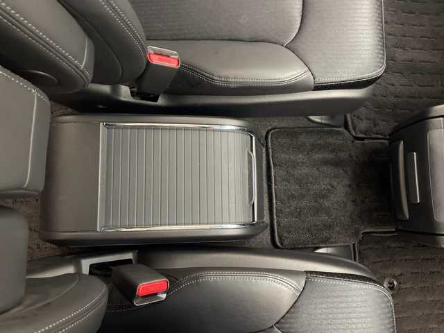 ホンダ オデッセイ ハイブリッド e:HEVアブソルート EX 宮崎県 2021(令3)年 4.4万km プレミアムスパークルブラックパール Honda SENSING/〇衝突軽減ブレーキ/〇誤発進抑制機能(前方・後方)/〇近距離衝突軽減ブレーキ/〇急アクセル抑制機能/〇路外逸脱抑制機能/〇歩行者事故低減ステアリング/〇車線維持支援システム/〇標識認識機能/〇先行車発進お知らせ機能/〇渋滞追従機能付きアダプティブクルーズコントロール/〇ブラインドスポットインフォメーション/〇コーナーセンサー/〇後退出庫サポート/純正10インチSDナビ/フルセグTV/CD/DVD/Bluetooth/マルチビューカメラシステム/純正11.6インチ後席フリップダウンモニター（VM-185EN）/両側パワースライドドア/ハーフレザーシート/パワーシート/シートヒーター/ハンズフリーアクセスパワーテールゲート/LEDヘッドライト/ビルトインETC2.0/純正18インチAW/スマートキー×2/保証書/取扱説明書