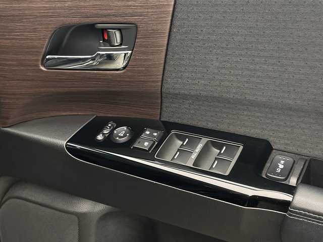 ホンダ オデッセイ ハイブリッド e:HEVアブソルート EX 宮崎県 2021(令3)年 4.4万km プレミアムスパークルブラックパール Honda SENSING/〇衝突軽減ブレーキ/〇誤発進抑制機能(前方・後方)/〇近距離衝突軽減ブレーキ/〇急アクセル抑制機能/〇路外逸脱抑制機能/〇歩行者事故低減ステアリング/〇車線維持支援システム/〇標識認識機能/〇先行車発進お知らせ機能/〇渋滞追従機能付きアダプティブクルーズコントロール/〇ブラインドスポットインフォメーション/〇コーナーセンサー/〇後退出庫サポート/純正10インチSDナビ/フルセグTV/CD/DVD/Bluetooth/マルチビューカメラシステム/純正11.6インチ後席フリップダウンモニター（VM-185EN）/両側パワースライドドア/ハーフレザーシート/パワーシート/シートヒーター/ハンズフリーアクセスパワーテールゲート/LEDヘッドライト/ビルトインETC2.0/純正18インチAW/スマートキー×2/保証書/取扱説明書