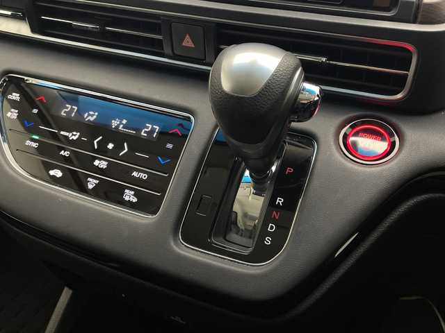 ホンダ オデッセイ ハイブリッド e:HEVアブソルート EX 宮崎県 2021(令3)年 4.4万km プレミアムスパークルブラックパール Honda SENSING/〇衝突軽減ブレーキ/〇誤発進抑制機能(前方・後方)/〇近距離衝突軽減ブレーキ/〇急アクセル抑制機能/〇路外逸脱抑制機能/〇歩行者事故低減ステアリング/〇車線維持支援システム/〇標識認識機能/〇先行車発進お知らせ機能/〇渋滞追従機能付きアダプティブクルーズコントロール/〇ブラインドスポットインフォメーション/〇コーナーセンサー/〇後退出庫サポート/純正10インチSDナビ/フルセグTV/CD/DVD/Bluetooth/マルチビューカメラシステム/純正11.6インチ後席フリップダウンモニター（VM-185EN）/両側パワースライドドア/ハーフレザーシート/パワーシート/シートヒーター/ハンズフリーアクセスパワーテールゲート/LEDヘッドライト/ビルトインETC2.0/純正18インチAW/スマートキー×2/保証書/取扱説明書