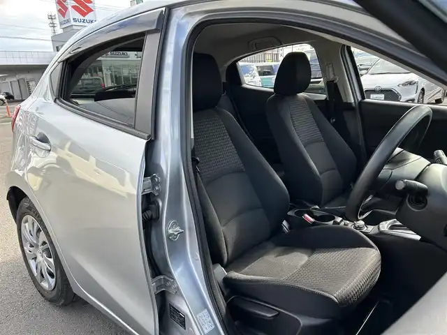 マツダ デミオ 15S 宮城県 2018(平30)年 5.4万km ソニックシルバーM 前進時スマートシティブレーキサポート/後退時スマートシティブレーキサポート/車線逸脱警報/AT誤発進抑制機能/ブラインドスポットモニタリング/リアクロストラフィックアラート/パーキングセンサー（リア）/マツダコネクトナビ/・Bluetooth/ETC/ドライブレコーダー/ステアリングスイッチ/オートライト/ハイビームコントロールシステム/スマートキー＆プッシュスタート/スペアキー1本/電動格納ミラー/フロアマット/ドアバイザー/W/サイド/カーテンエアバッグ