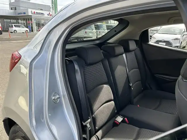 マツダ デミオ 15S 宮城県 2018(平30)年 5.4万km ソニックシルバーM 前進時スマートシティブレーキサポート/後退時スマートシティブレーキサポート/車線逸脱警報/AT誤発進抑制機能/ブラインドスポットモニタリング/リアクロストラフィックアラート/パーキングセンサー（リア）/マツダコネクトナビ/・Bluetooth/ETC/ドライブレコーダー/ステアリングスイッチ/オートライト/ハイビームコントロールシステム/スマートキー＆プッシュスタート/スペアキー1本/電動格納ミラー/フロアマット/ドアバイザー/W/サイド/カーテンエアバッグ