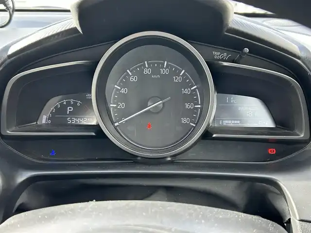 マツダ デミオ 15S 宮城県 2018(平30)年 5.4万km ソニックシルバーM 前進時スマートシティブレーキサポート/後退時スマートシティブレーキサポート/車線逸脱警報/AT誤発進抑制機能/ブラインドスポットモニタリング/リアクロストラフィックアラート/パーキングセンサー（リア）/マツダコネクトナビ/・Bluetooth/ETC/ドライブレコーダー/ステアリングスイッチ/オートライト/ハイビームコントロールシステム/スマートキー＆プッシュスタート/スペアキー1本/電動格納ミラー/フロアマット/ドアバイザー/W/サイド/カーテンエアバッグ