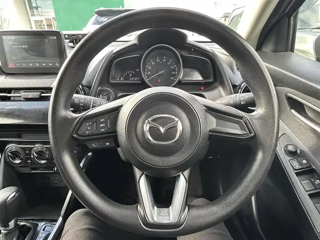 マツダ デミオ 15S 宮城県 2018(平30)年 5.4万km ソニックシルバーM 前進時スマートシティブレーキサポート/後退時スマートシティブレーキサポート/車線逸脱警報/AT誤発進抑制機能/ブラインドスポットモニタリング/リアクロストラフィックアラート/パーキングセンサー（リア）/マツダコネクトナビ/・Bluetooth/ETC/ドライブレコーダー/ステアリングスイッチ/オートライト/ハイビームコントロールシステム/スマートキー＆プッシュスタート/スペアキー1本/電動格納ミラー/フロアマット/ドアバイザー/W/サイド/カーテンエアバッグ