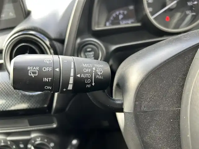 マツダ デミオ 15S 宮城県 2018(平30)年 5.4万km ソニックシルバーM 前進時スマートシティブレーキサポート/後退時スマートシティブレーキサポート/車線逸脱警報/AT誤発進抑制機能/ブラインドスポットモニタリング/リアクロストラフィックアラート/パーキングセンサー（リア）/マツダコネクトナビ/・Bluetooth/ETC/ドライブレコーダー/ステアリングスイッチ/オートライト/ハイビームコントロールシステム/スマートキー＆プッシュスタート/スペアキー1本/電動格納ミラー/フロアマット/ドアバイザー/W/サイド/カーテンエアバッグ